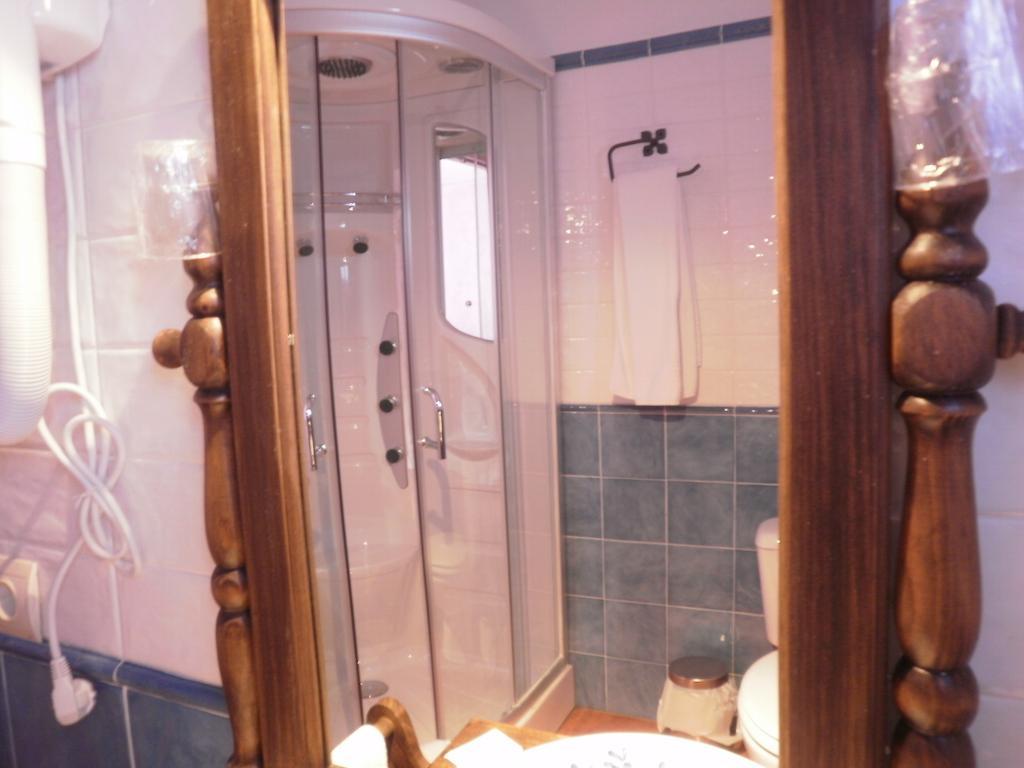 Hostal El Olmo 카마레나 데 라 시에라 객실 사진
