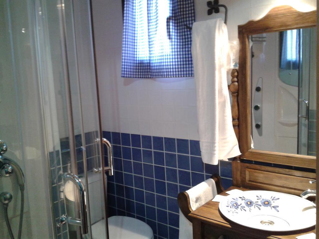 Hostal El Olmo 카마레나 데 라 시에라 객실 사진