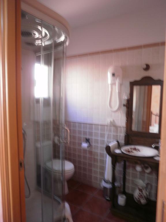 Hostal El Olmo 카마레나 데 라 시에라 객실 사진